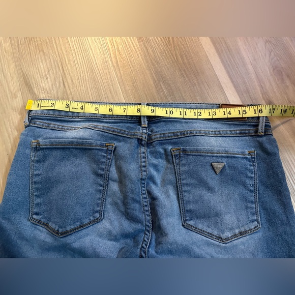 Guess Jeans - Size 31 - Picture 8 of 8